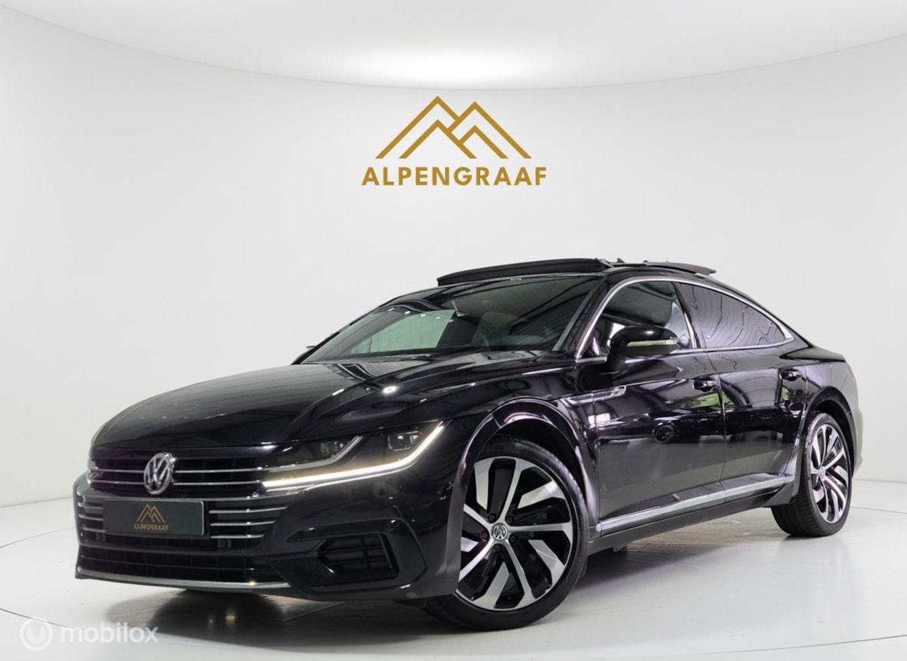 Volkswagen Arteon - 2.0 TSI 3x R-Line |Panoramadak|Massage|Virtual Cockpit|Matrix|Trekhaak|Volledig Dealeronde - AutoWereld.nl