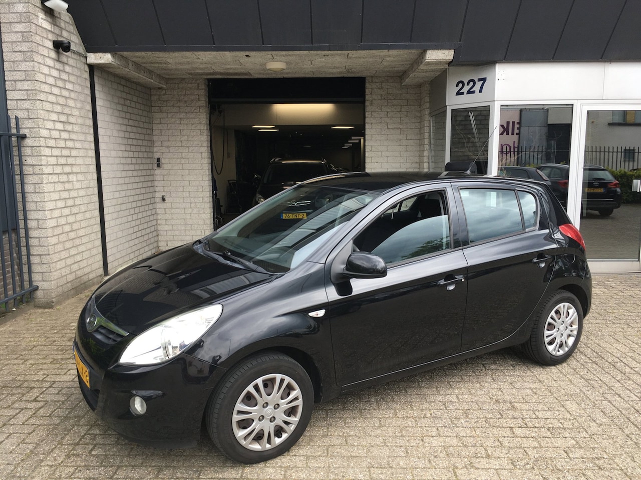 Hyundai i20 - 1.2i DynamicVersion / AIRCO / APK JUNI 2027 / 5 DEURS / KM+NAP - AutoWereld.nl