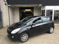 Hyundai i20 - 1.2i DynamicVersion / AIRCO / APK JUNI 2027 / 5 DEURS / KM+NAP