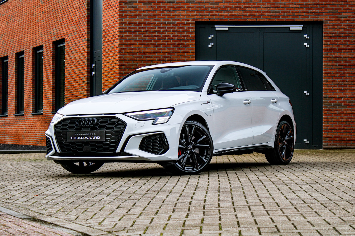Audi A3 Sportback - 45 TFSI e S edition Competition | Sportstoelen | HUD | B&O | Matrix | Camera | Apple Carpl - AutoWereld.nl