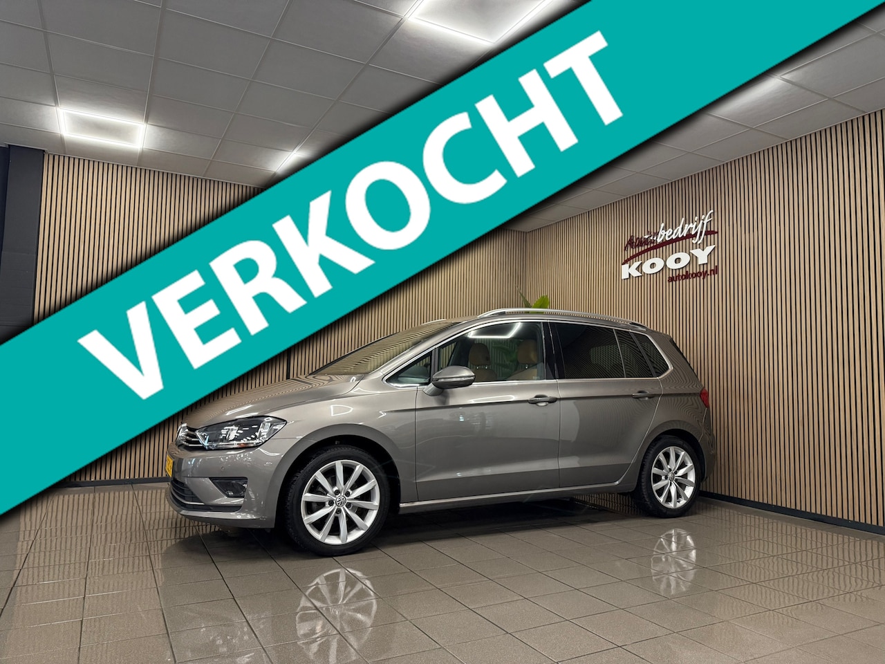 Volkswagen Golf Sportsvan - 1.2 TSI Business Edition * Automaat / Navigatie / Camera / Parkeersensoren / NL Auto * - AutoWereld.nl
