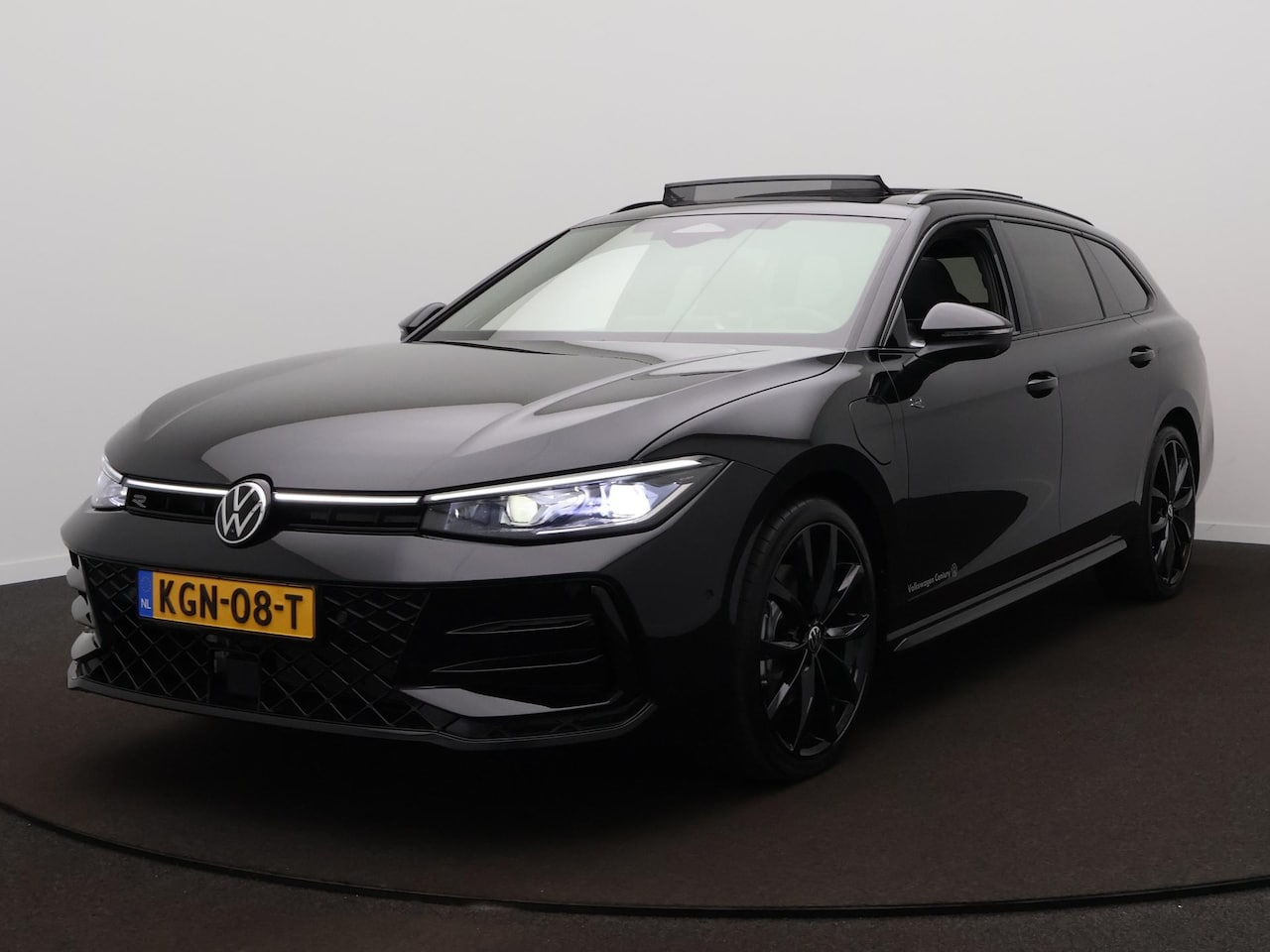 Volkswagen Passat Variant - R-Line Edition 1.5 eHybrid 200 kW / 272 PK Variant DEMO / 20 INCH VELGEN - AutoWereld.nl