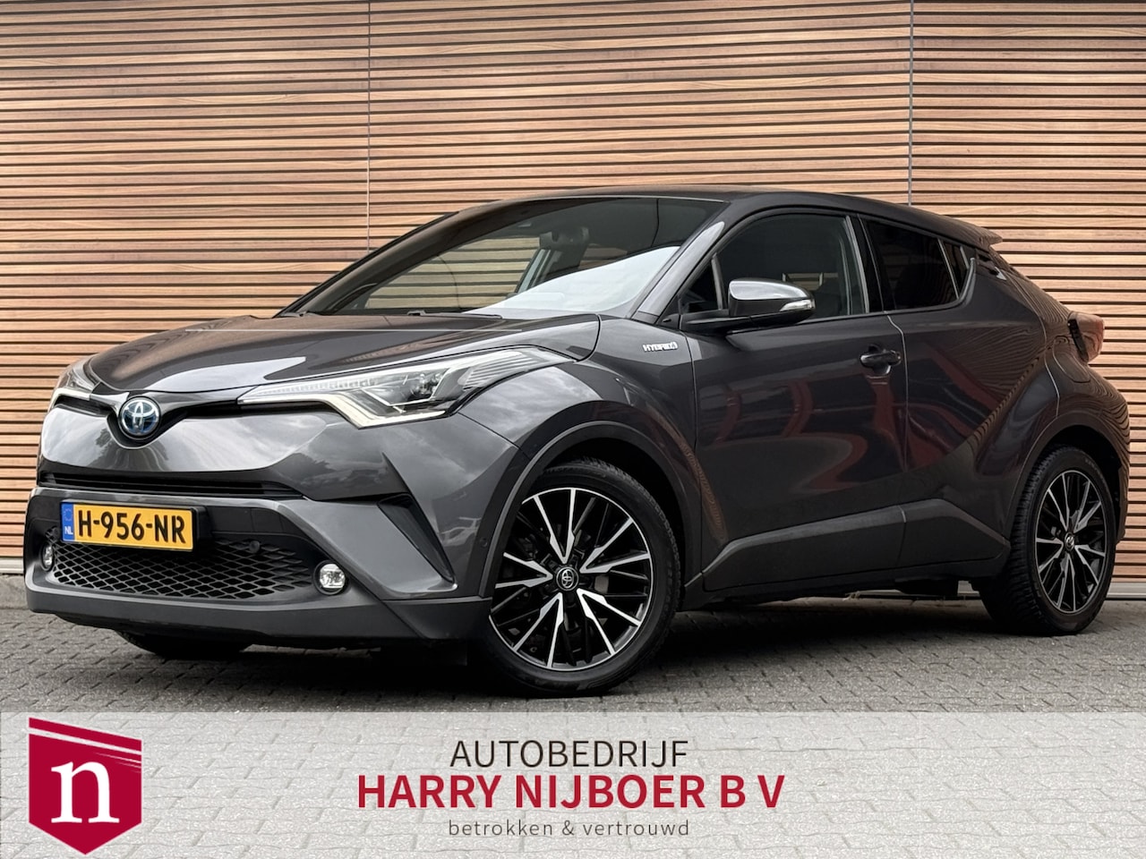 Toyota C-HR - 1.8 Hybrid Dynamic Camera / Trekhaak / Leer / Navi / Clima / Stoelverwarming - AutoWereld.nl