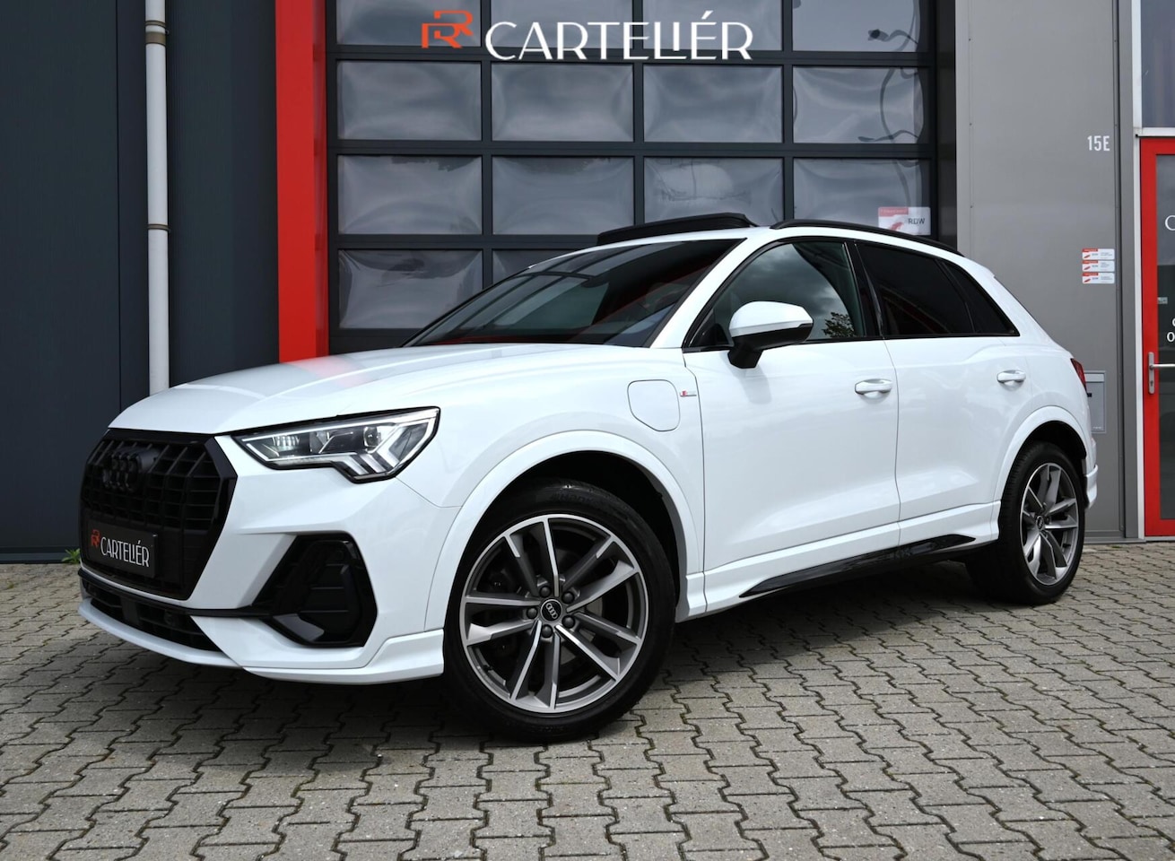 Audi Q3 - 45 TFSI e 3x S-Line 245PK | Pano | Trekhaak | Alcantara | Keyless | Digitaal Dash | Matrix - AutoWereld.nl