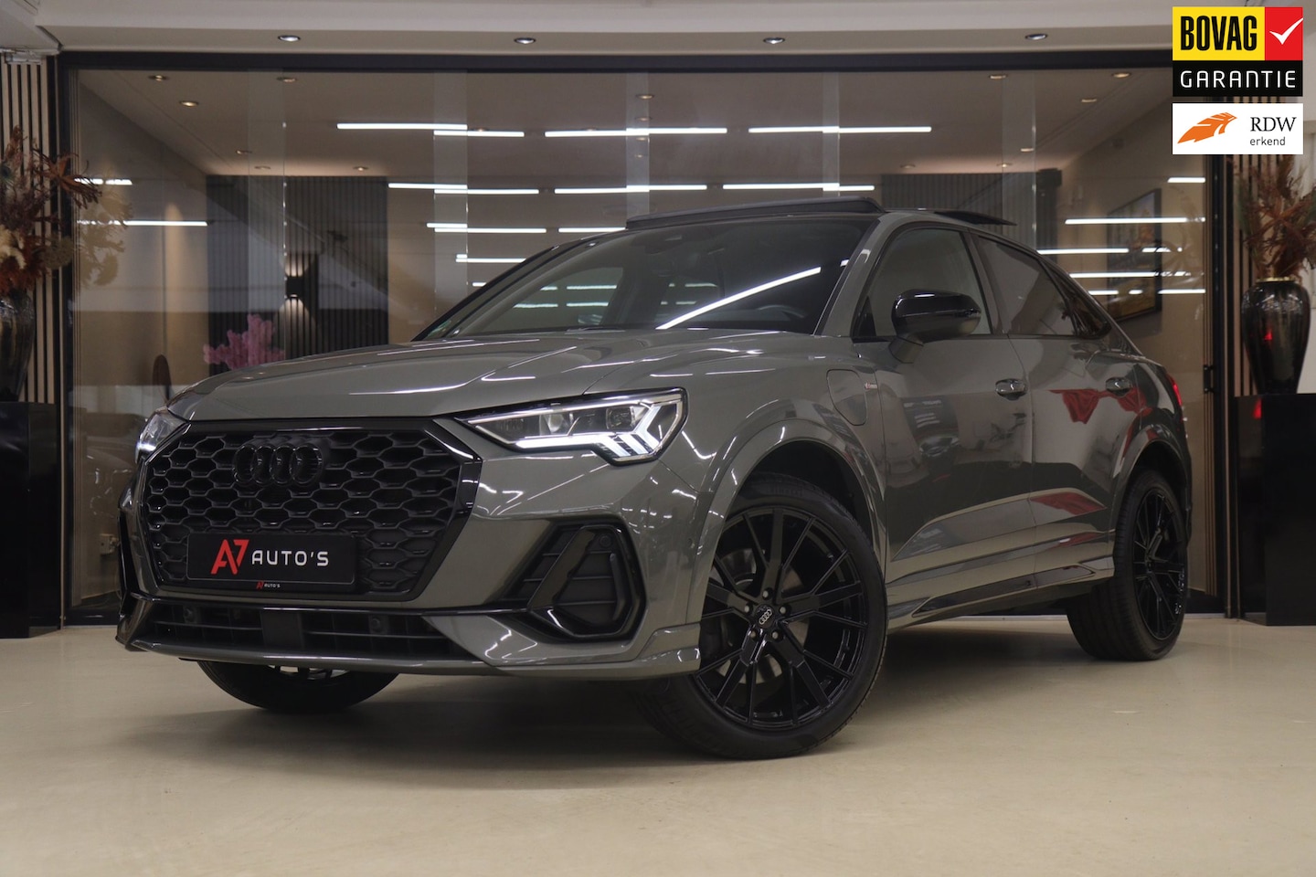 Audi Q3 Sportback - 45 TFSI e 3X S-Line /PANO/CARPLAY/KEYLES/STOELV/BOMVOL - AutoWereld.nl