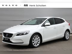 Volvo V40 - T2 Kinetic 129PK Handgeschakeld | Verwarmbare Voorruit | Trekhaak | Getint Glas | Cruise C