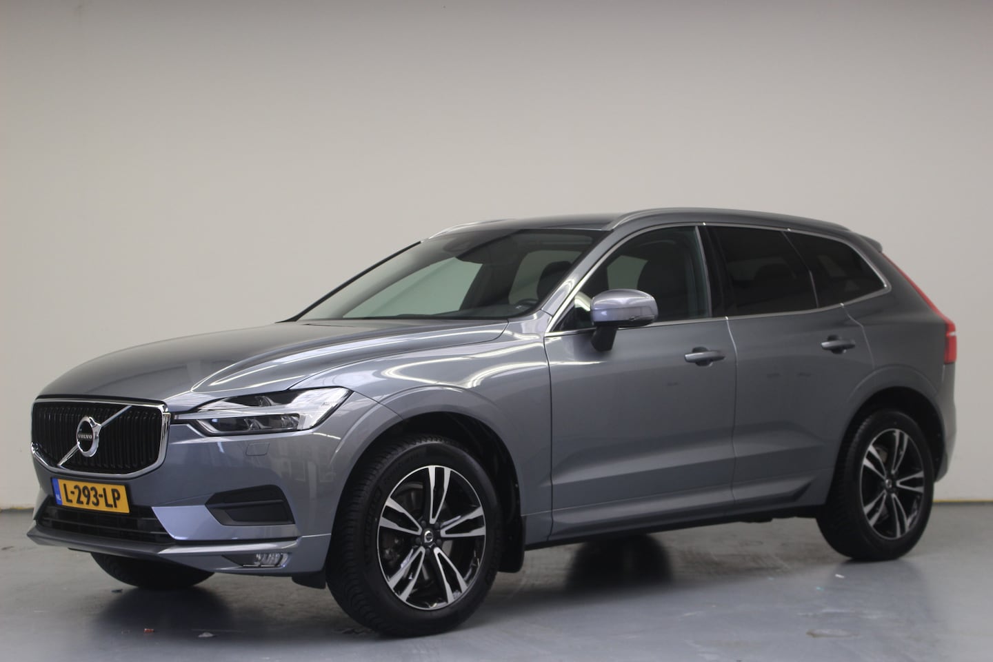 Volvo XC60 - T5 250pk Momentum Advanced | Rijklaarprijs | Trekhaak | Leer | - AutoWereld.nl