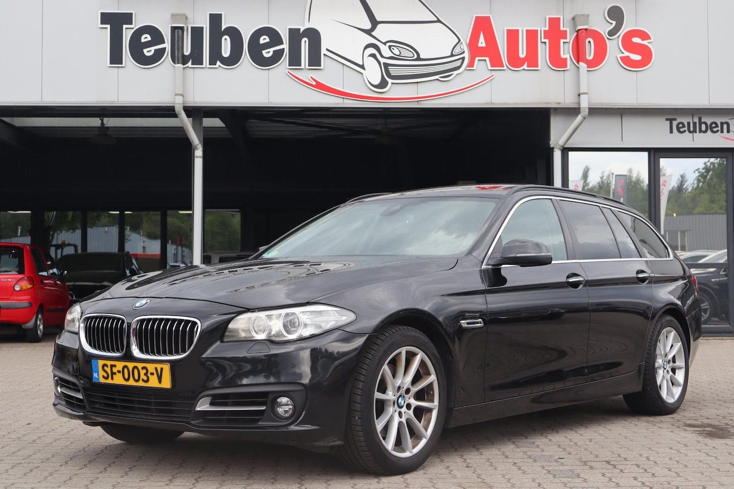 BMW 5-serie Touring - 520d High Executive | Head-up display | Lane assist | Elek Panoramadak - AutoWereld.nl