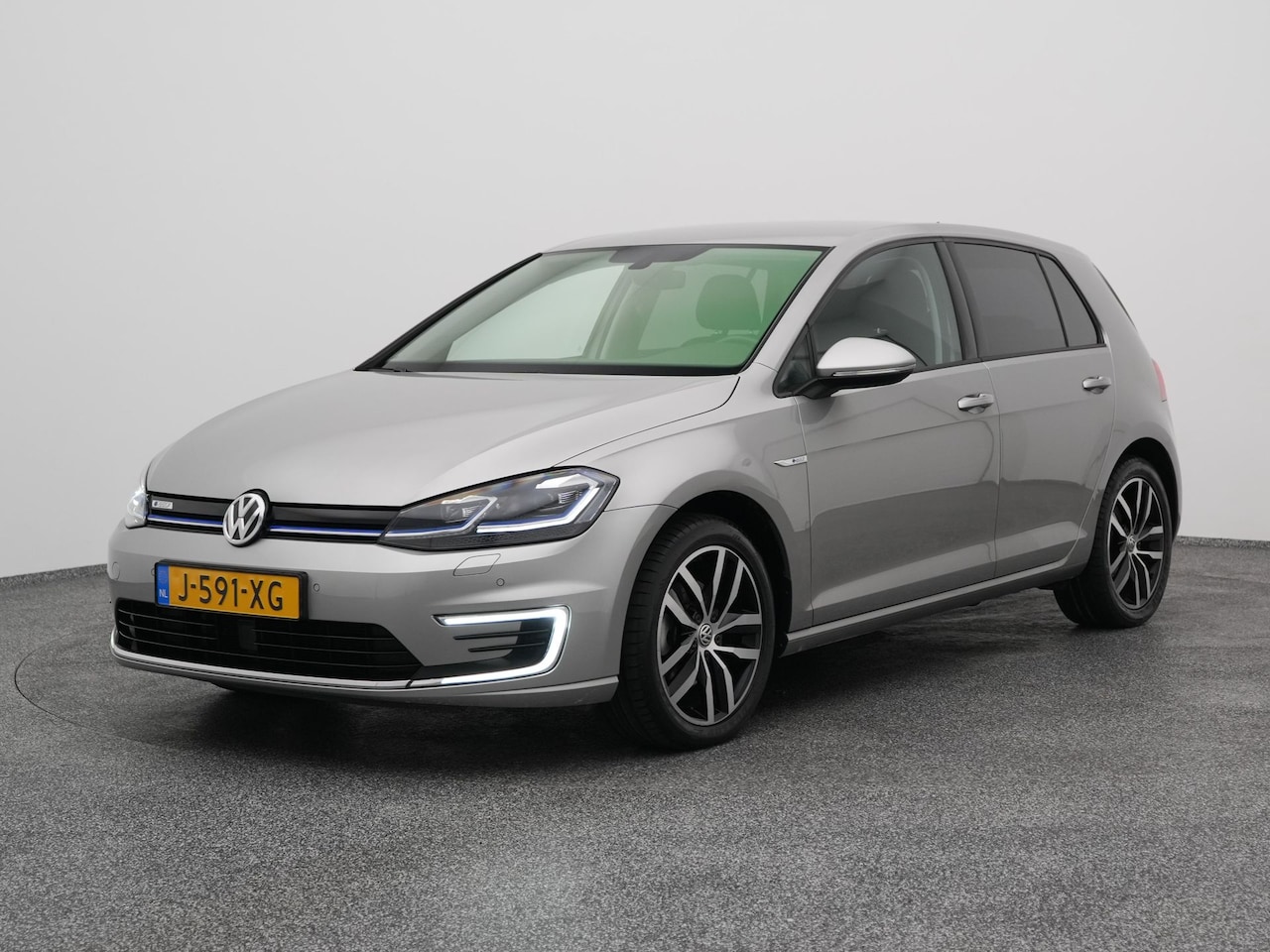 Volkswagen e-Golf - E-DITION | STOELVERW. | ADAPTIVE | NAVI - AutoWereld.nl
