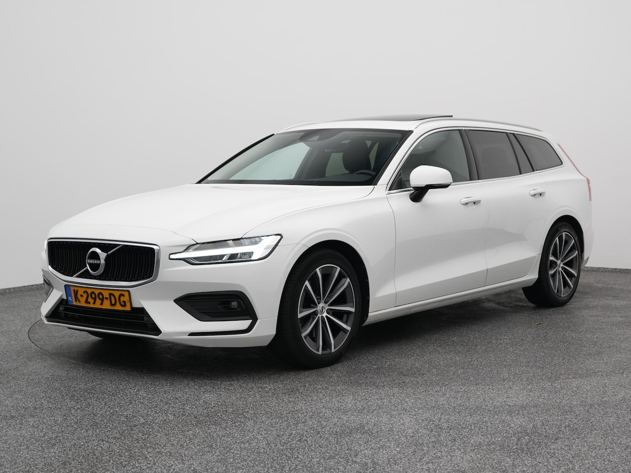 Volvo V60 - 2.0 B3 Business Pro | ADAPTIVE | KEYLESS | TREKHAAK | STOELVERW. - AutoWereld.nl