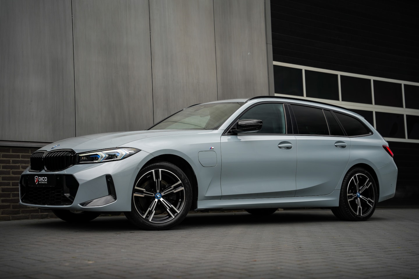 BMW 3-serie Touring - 330e 293 pk xDrive M-Sportpakket / Brooklyn-Grey/ Facelift/ Head-Up/ Pano-Dak/ Keyless/ Sp - AutoWereld.nl