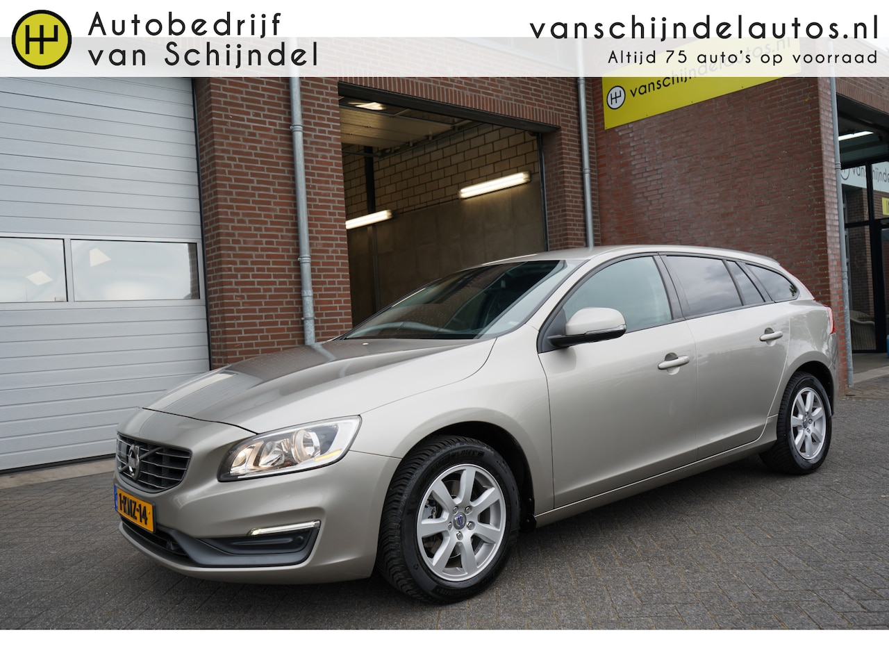 Volvo V60 - 1.6 T4 180PK MOMENTUM ORIGINEEL NEDERLANDS NAVIGATIE TREKHAAK LED PDC ECC AIRCO CRUISECONT - AutoWereld.nl