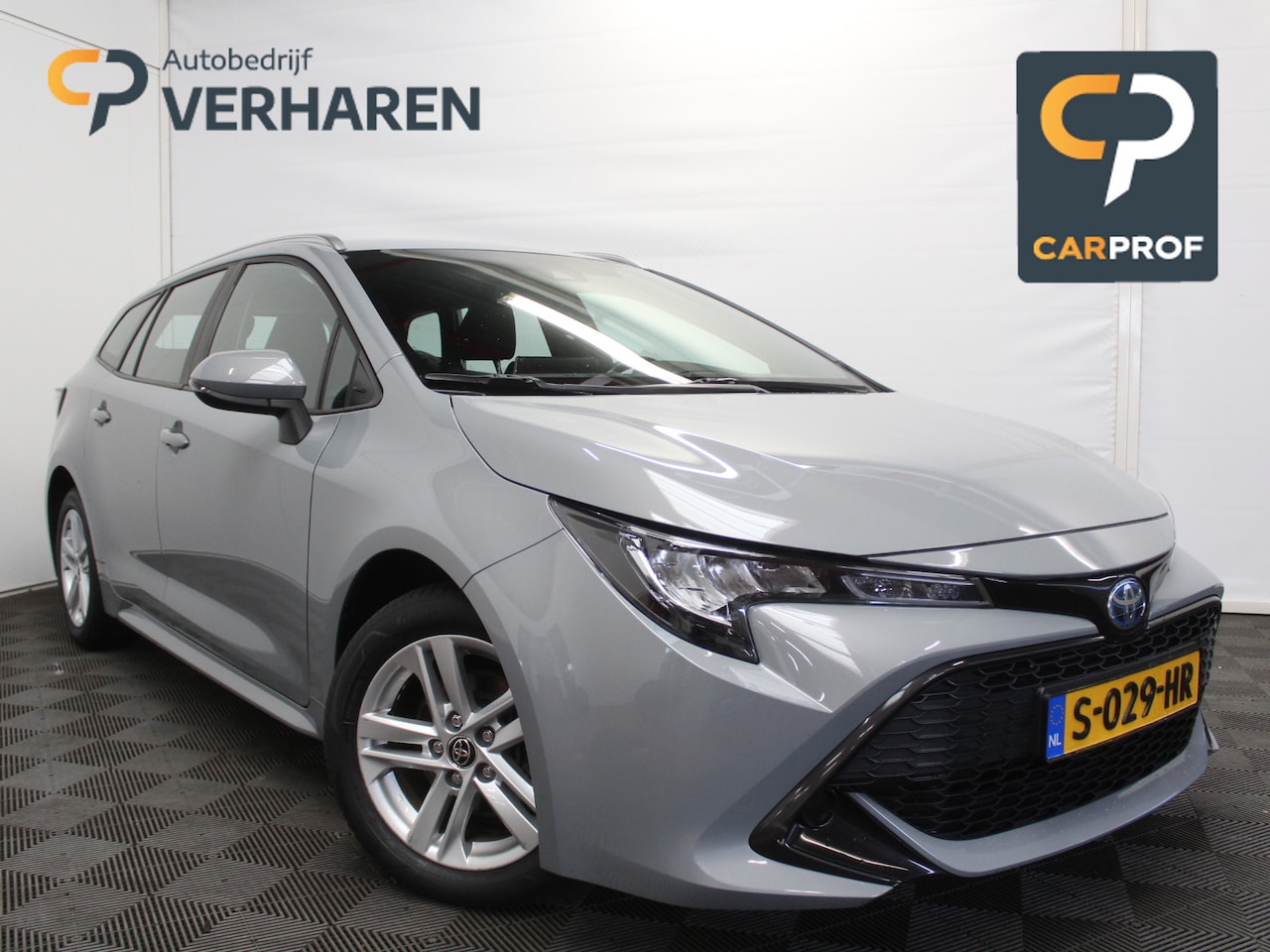 Toyota Corolla Touring Sports - 1.8 Hybrid Active CAMERA | CARPLAY | ADAPCRUISE | CLIMATE | DAB | LED | LMV16 | NAVI - AutoWereld.nl