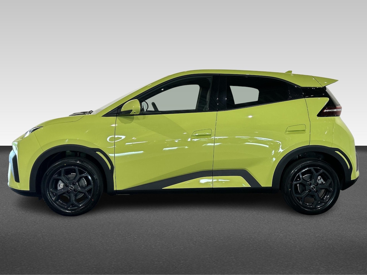 BYD Dolphin Surf - Comfort 42,2 kWh 156pk - AutoWereld.nl