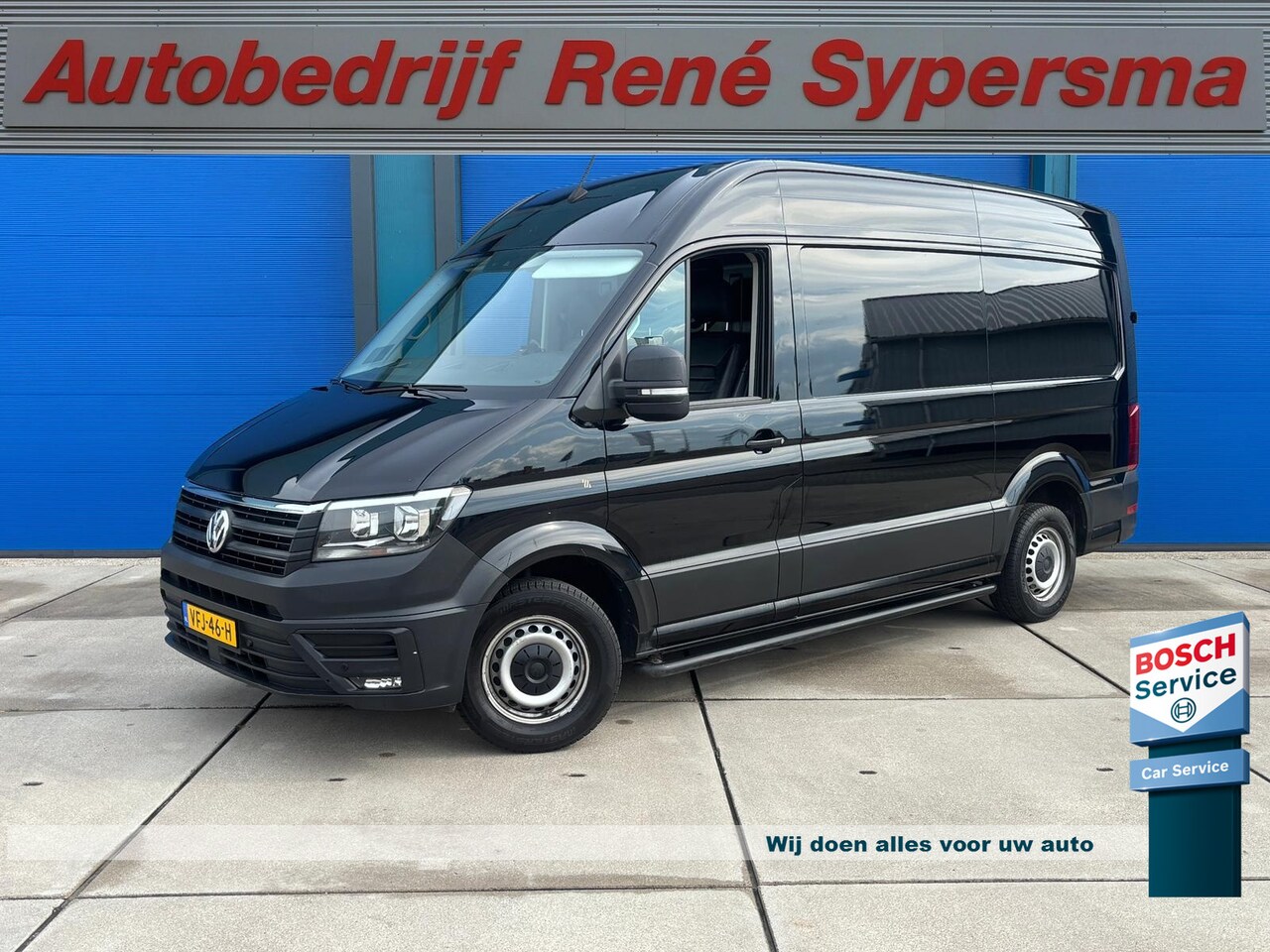 Volkswagen Crafter - 30 2.0 TDI L3H3 Highline | Apple Carplay | Leer | 3 Zitplaatsen | Parkeersensoren - AutoWereld.nl