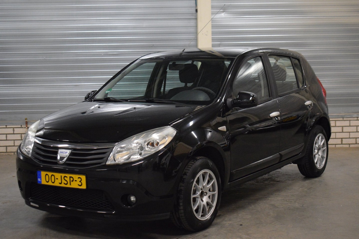 Dacia Sandero - 1.2 Lauréate + Airco - AutoWereld.nl