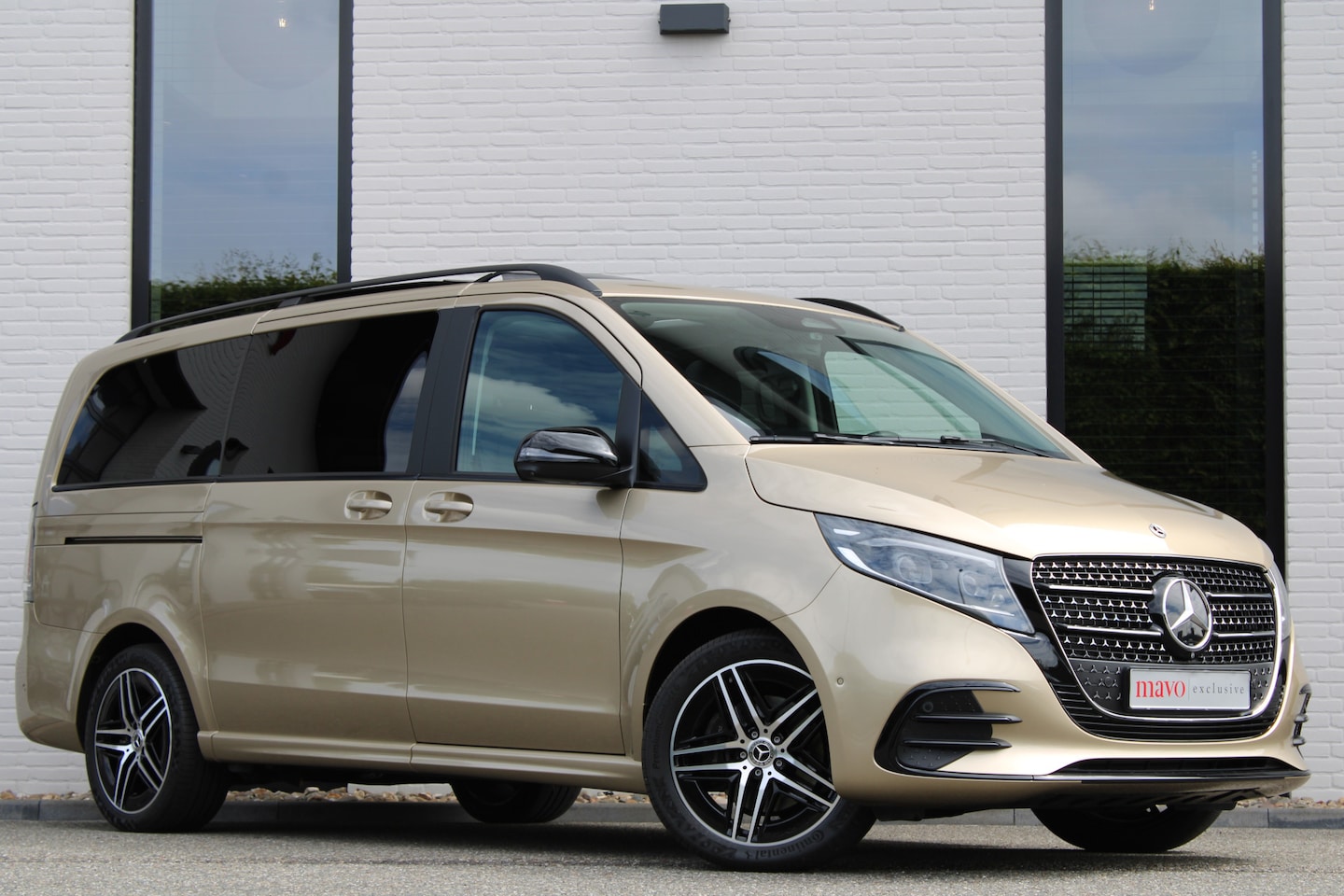 Mercedes-Benz V-klasse - 300d / DC / AMG / 4-Matic / Panorama / 360 Cam / 2x Elec Schuifd / Burmester / Vol Opties - AutoWereld.nl