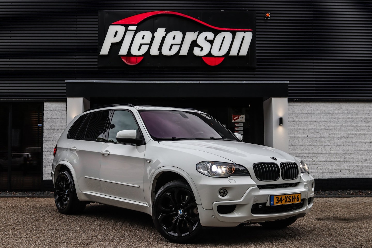 BMW X5 - XDrive48i V8 M-Pakket !BTW! PANO HUD CARPLAY MEMORY - AutoWereld.nl