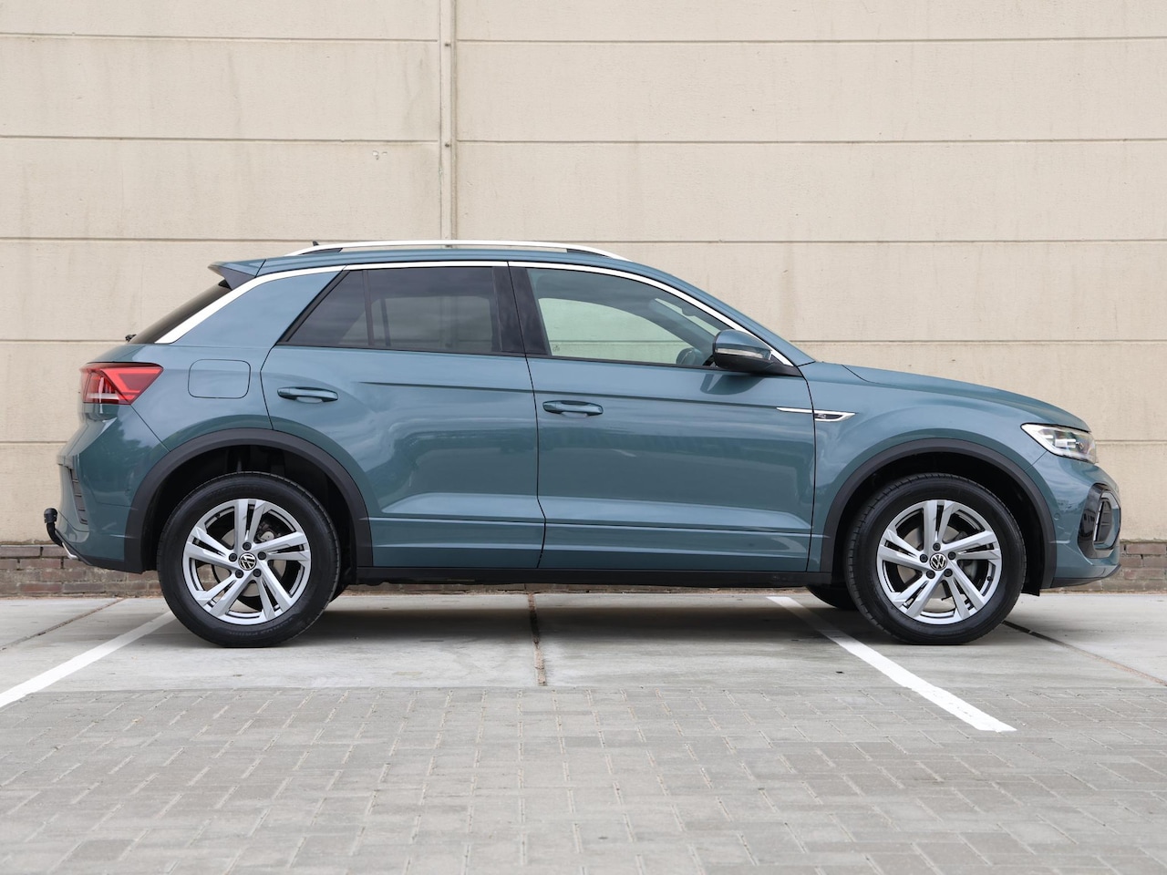 Volkswagen T-Roc - 1.5 TSI R-Line Edition 150PK DSG | Led | Trekhaak | Navigatie | Stoelverwarming | Camera - AutoWereld.nl