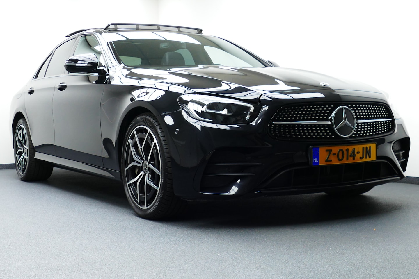 Mercedes-Benz E-klasse - 300 e Business Solution AMG SOH 91,7%. Panodak, Burmester, Sfeer Verlichting, - AutoWereld.nl