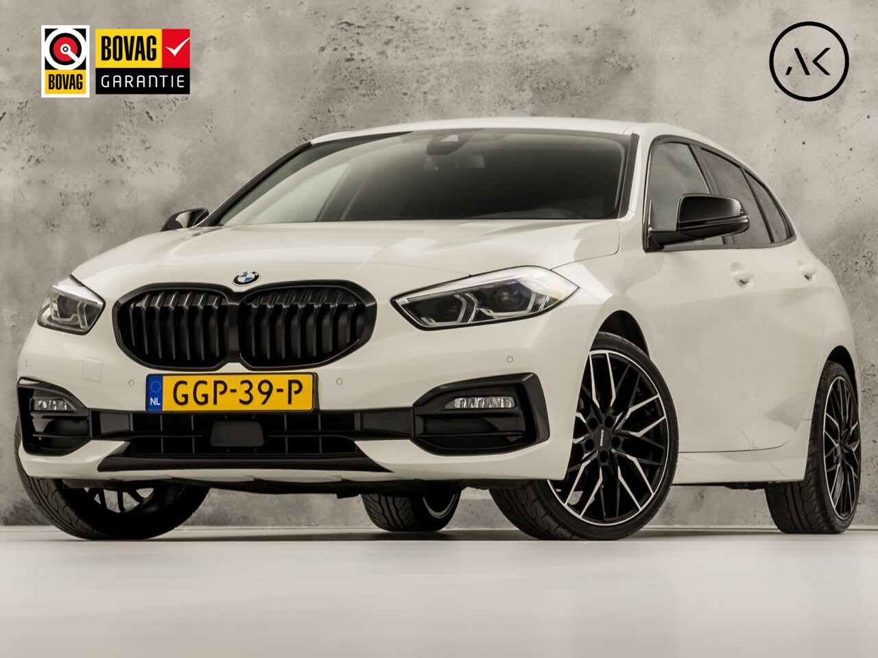 BMW 1-serie - 118i High Executive Automaat (APPLE CARPLAY, DEALER ONDERHOUDEN, GROOT NAVI, STUUR/STOELVE - AutoWereld.nl