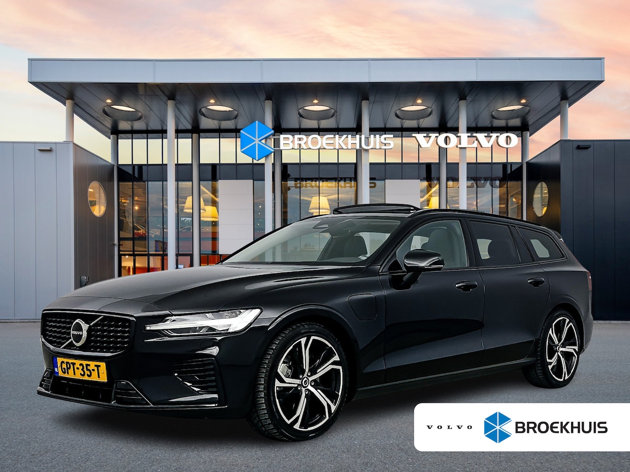 Volvo V60 - T8 Recharge Ultra Dark | 19" | Trekhaak | Getint Glas | Panoramadak | Head-Up | Harman Kar - AutoWereld.nl