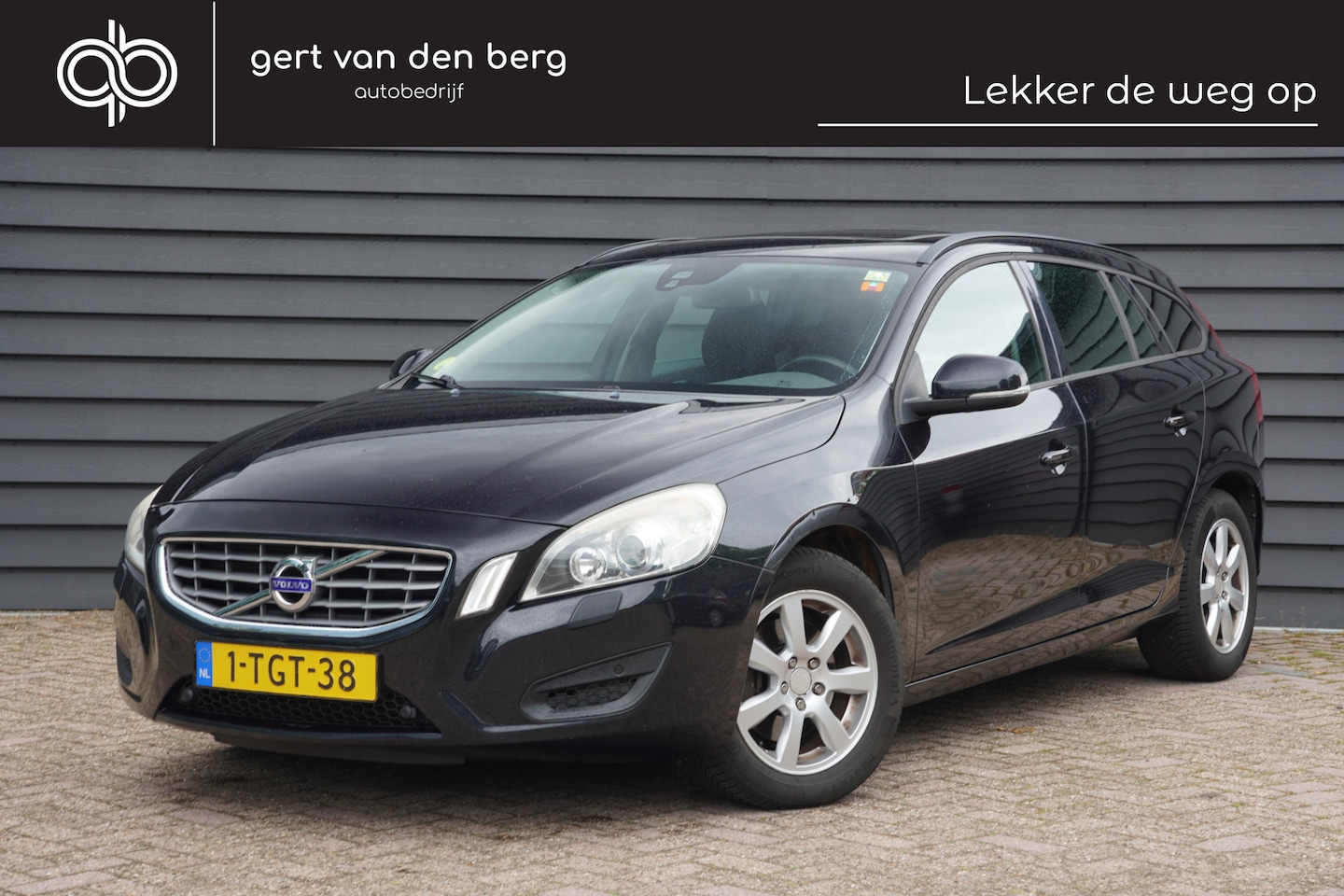 Volvo V60 - 2.0 D3 - 5 CILINDER - SCHUIFDAK - LEDER - XENON - CRUISE - CLIMA - - AutoWereld.nl