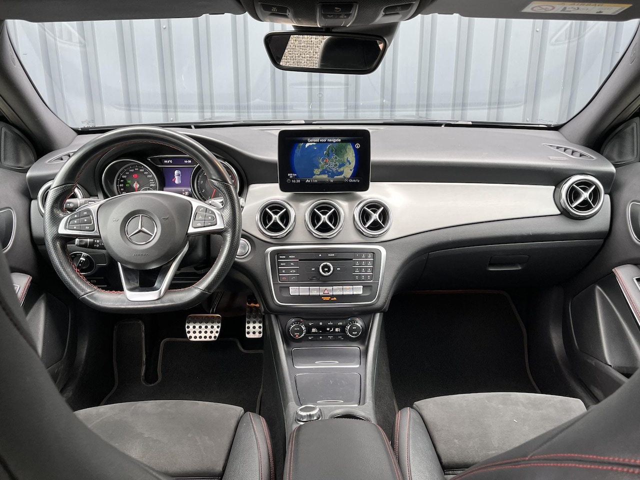Mercedes-Benz GLA-Klasse - 180 Business Solution AMG Night Upgrade 1e eigenaar! - AutoWereld.nl