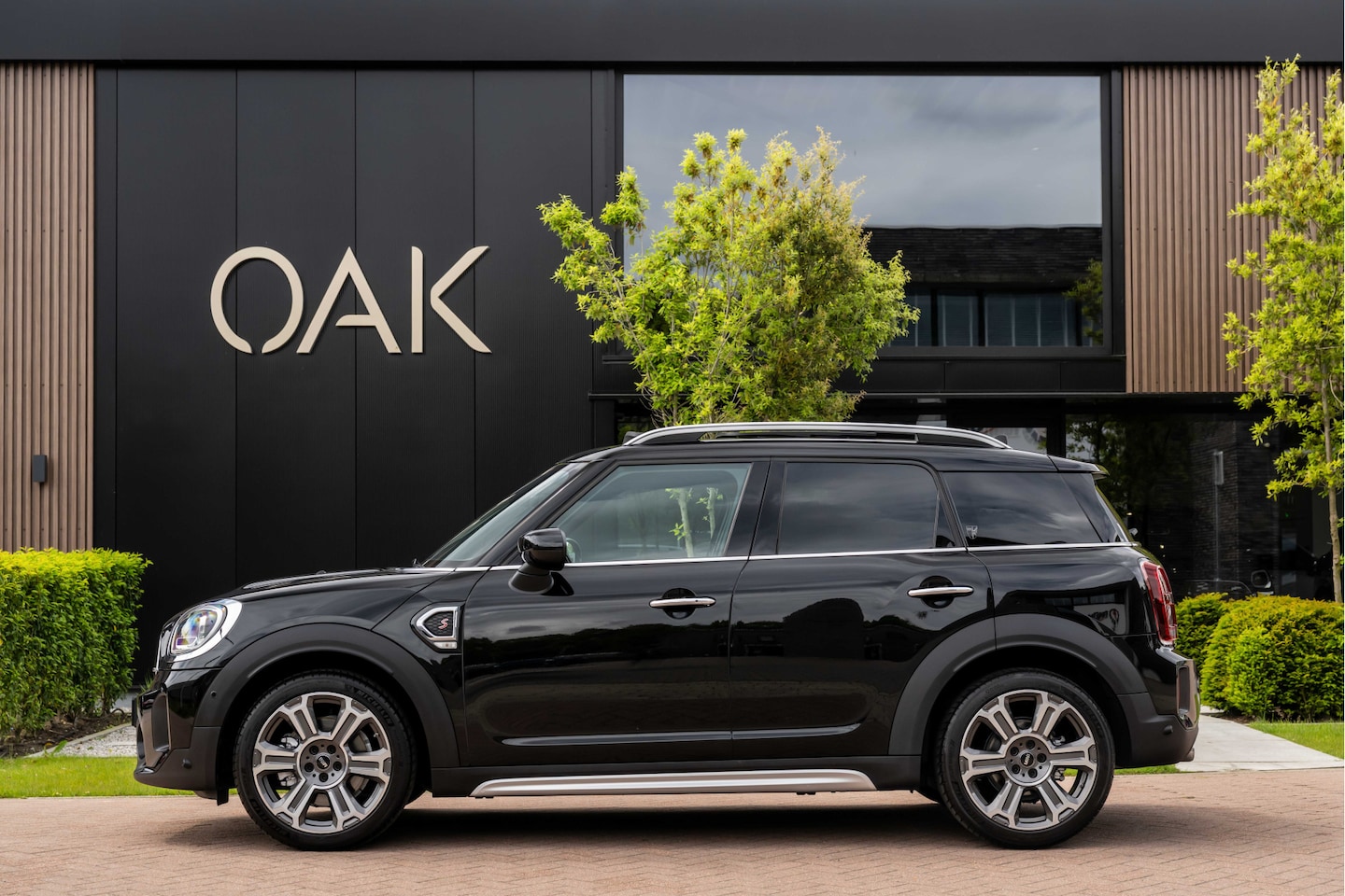 MINI Countryman - 2.0 Cooper S Yours | Navigatie | Panorama | Lounge Leder | Camera | 19"LM | Midnight Black - AutoWereld.nl