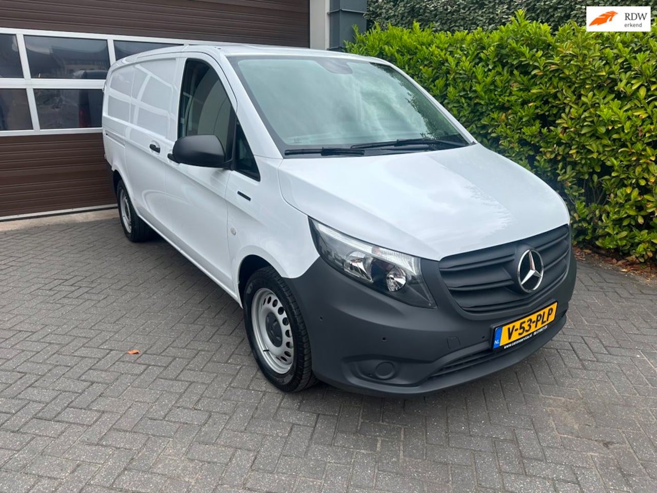 Mercedes-Benz eVito - EVito 112 L2 85KW 60kWh Cruisecontrole Achteruitrijcamera Carplay Stoelverwarming - AutoWereld.nl
