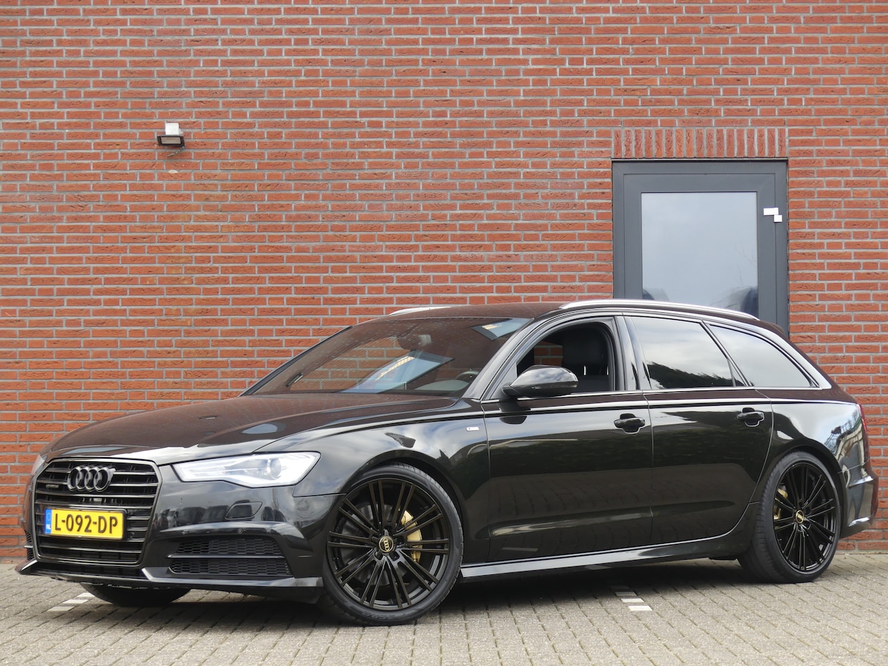 Audi A6 Avant - 3.0 TDI V6 Quattro LED/Trekhaak/Navigatie - AutoWereld.nl