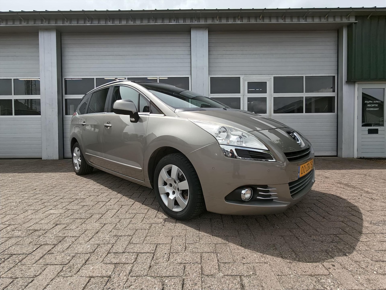 Peugeot 5008 - 1.6 THP 5Persoons - AutoWereld.nl