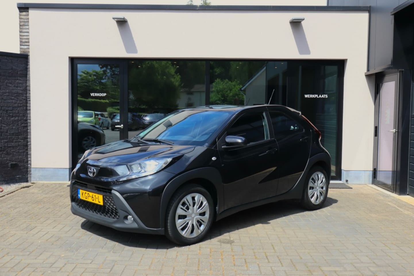 Toyota Aygo X - 1.0 VVT-i S-CVT play 1.0 VVT-I S-CVT PLAY, Airco, Camera, Automaat - AutoWereld.nl