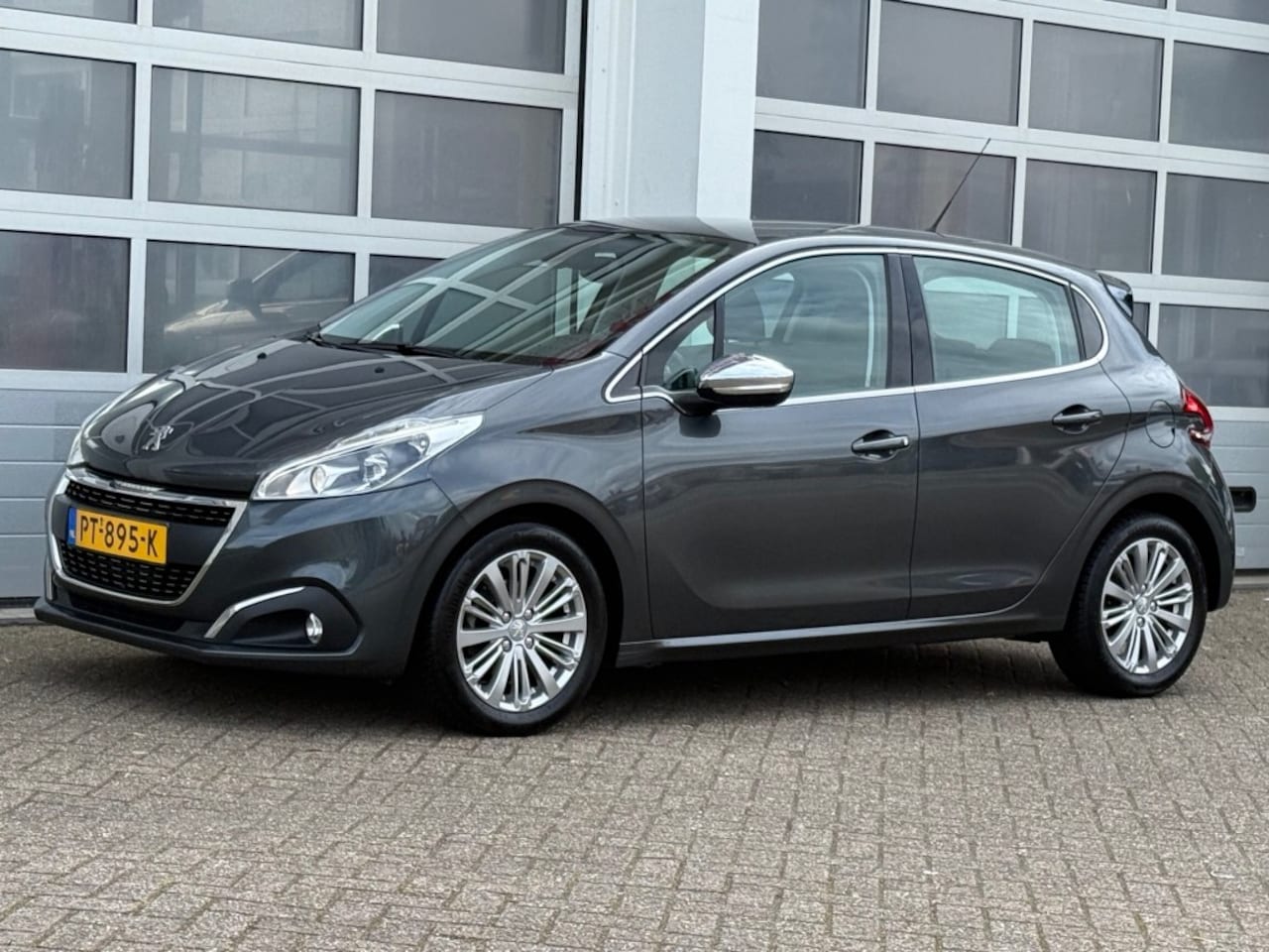 Peugeot 208 - 1.6 BlueHDI 101PK Executive Navi Cruise Pdc NW APK! - AutoWereld.nl