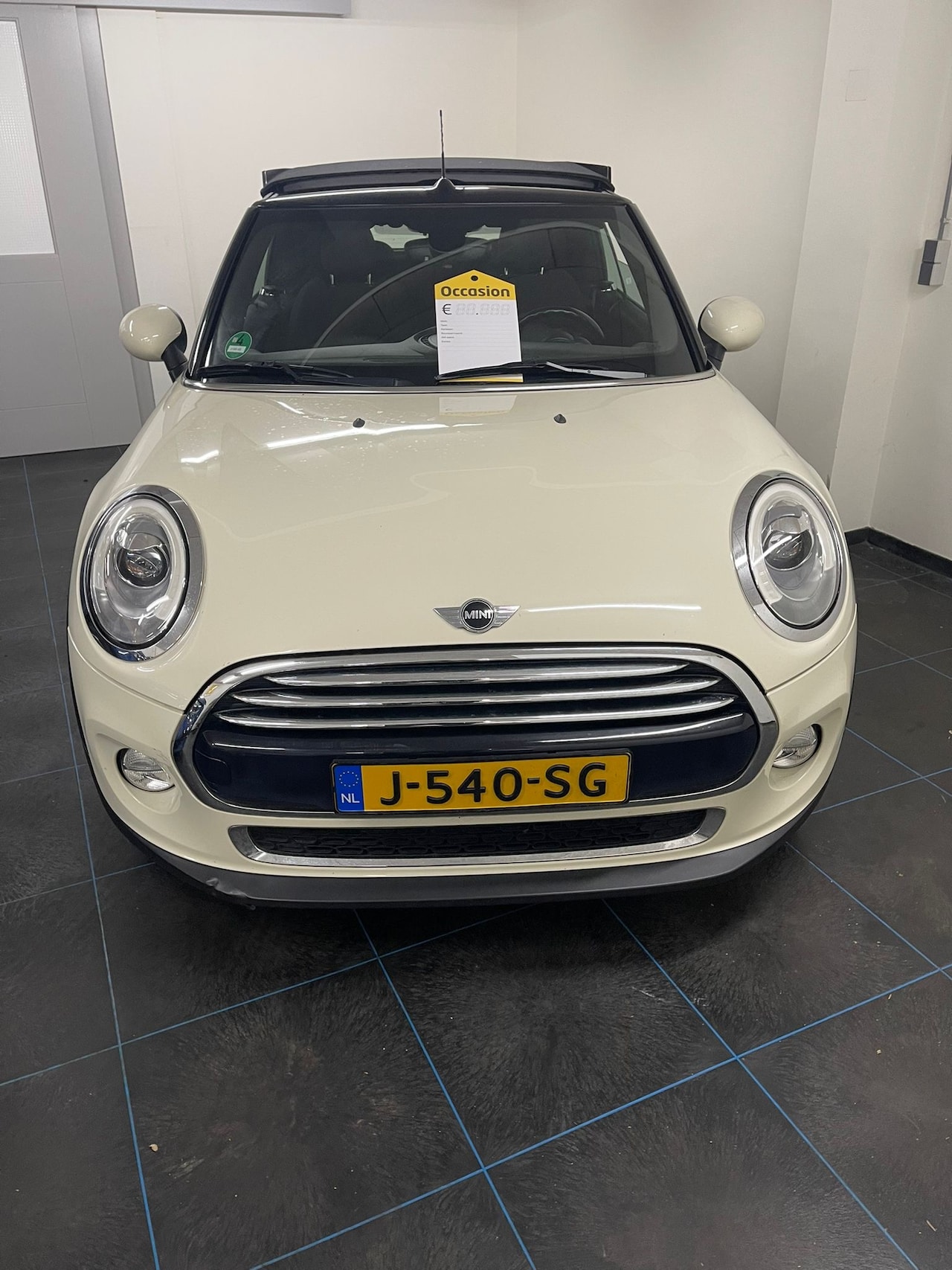 MINI Cabrio - 1.5 Cooper Chili Serious Business Mini Cooper 1.5 Chili Business Cabriolet  Wit 3-Deurs - AutoWereld.nl