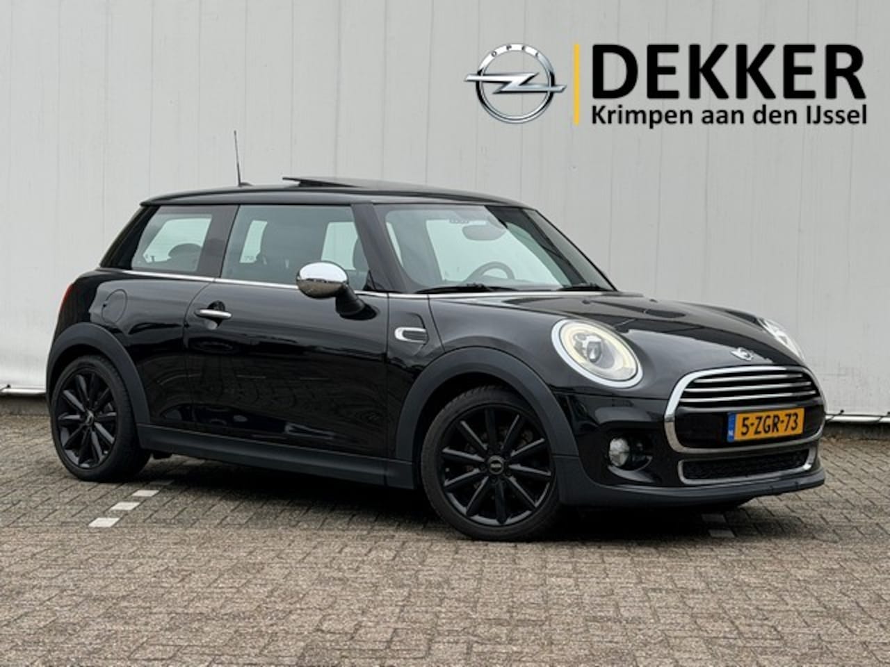 MINI Cooper - Mini 1.5 Chili met Panoramadak, Navi, Stoelverwarming, NL-auto, 1e Eigenaar! - AutoWereld.nl
