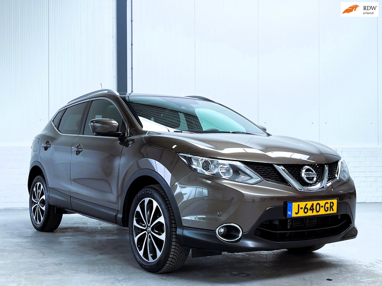 Nissan Qashqai - 1.2 Tekna|Leder|360|Trekhaak - AutoWereld.nl