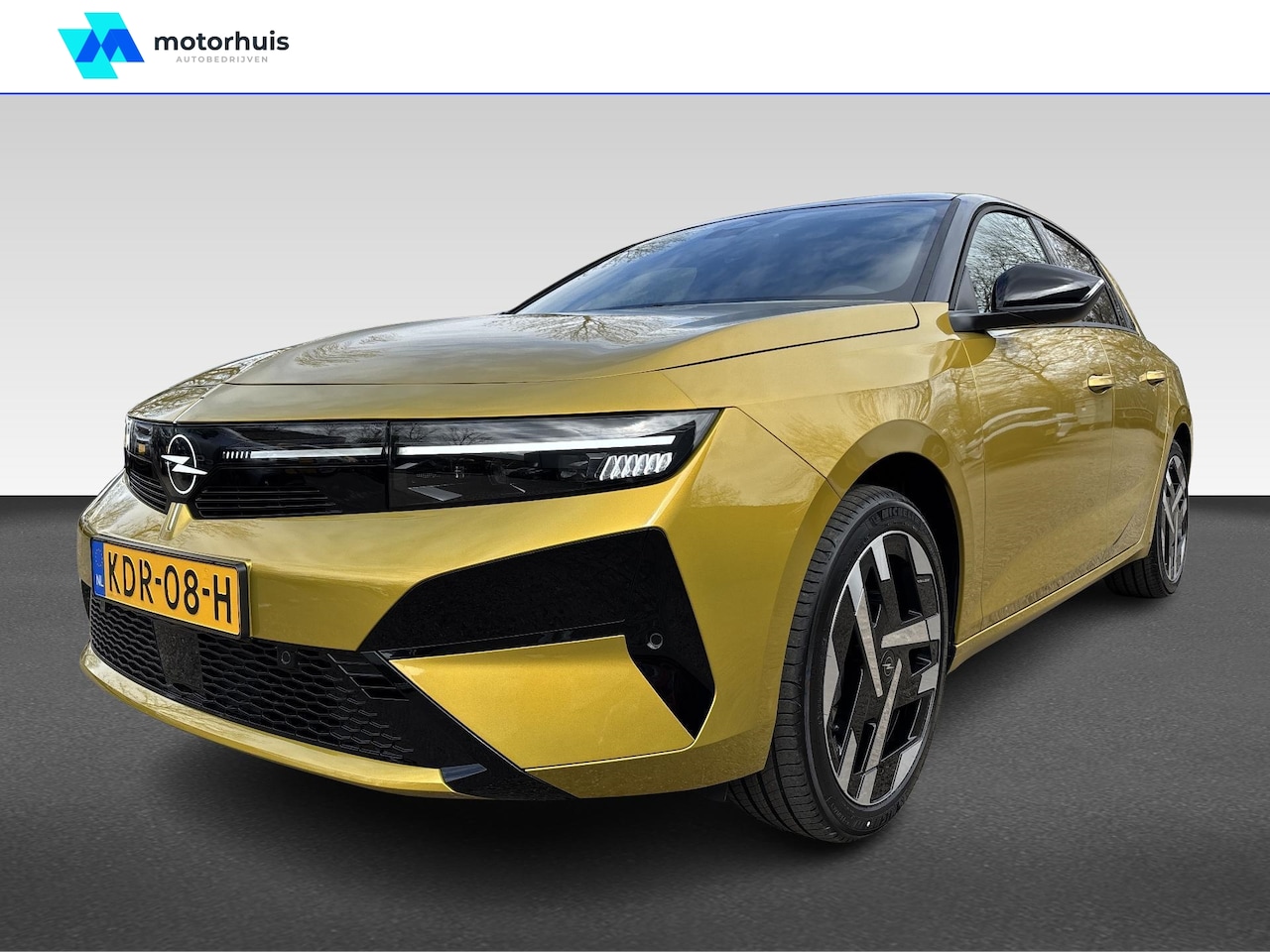 Opel Astra - | Ultimate 58kWh 156pk | Panorama | IntelliLux HD Matrix | AGR Sportstoelen | - AutoWereld.nl