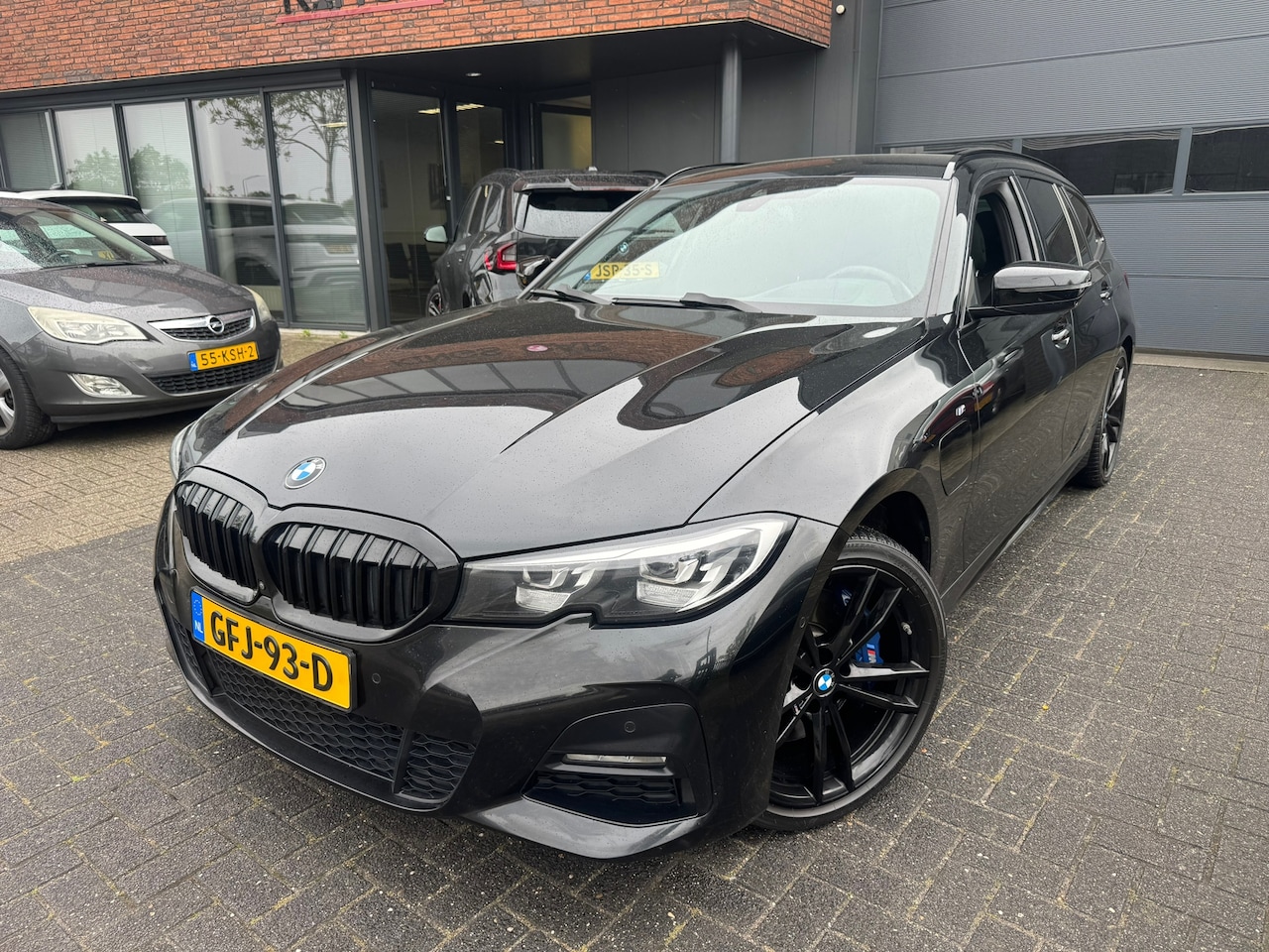 BMW 3-serie Touring - 330e xDrive High Exec M PAKKET HEADUP HARMANN 360 TREKHAAK SFEER VOL - AutoWereld.nl