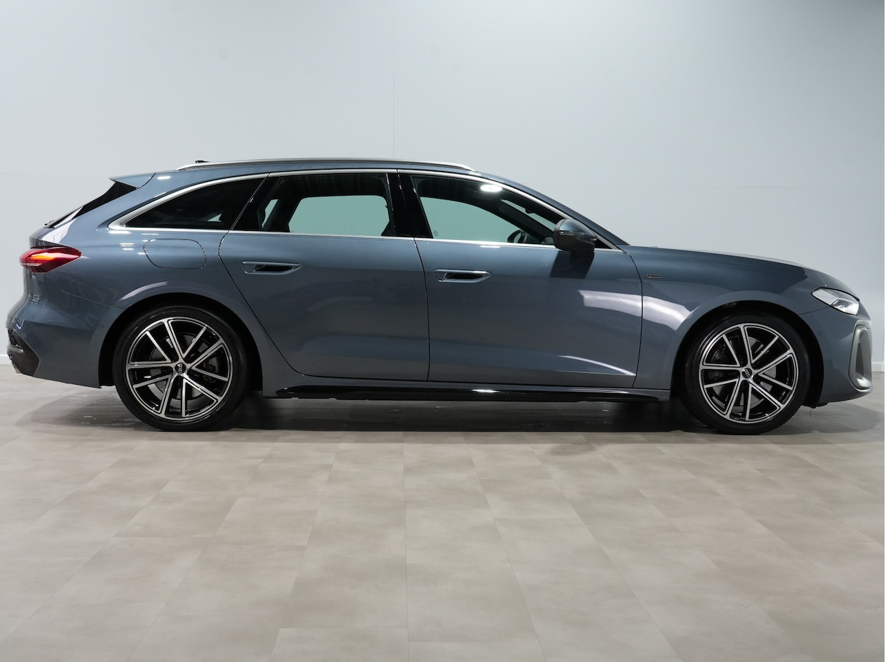 Audi A5 Avant - 2.0 e-hybrid quattro S edition Matrix-LED | 19"Lm | Adaptive Cruise | Camera - AutoWereld.nl