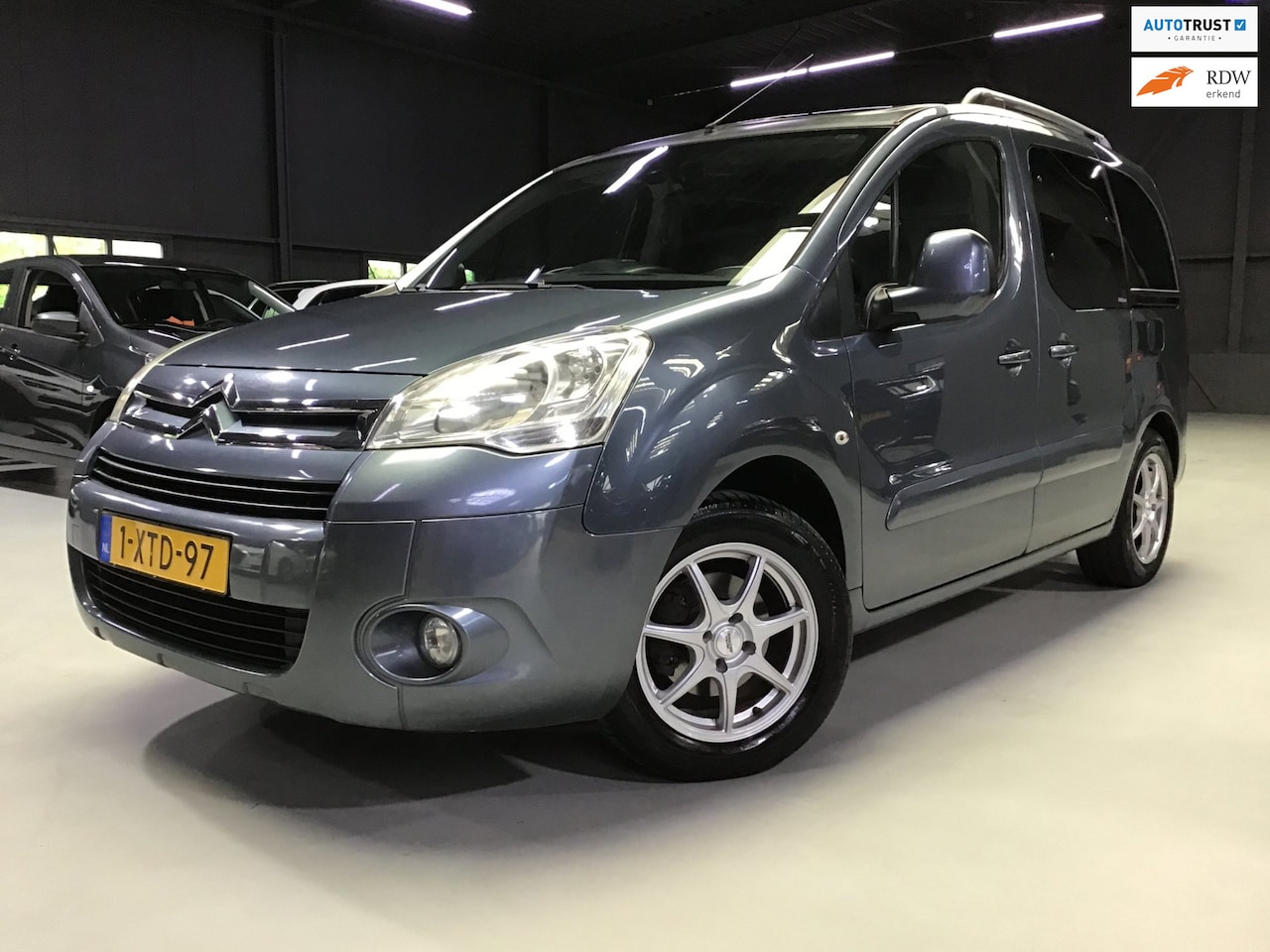 Citroën Berlingo - 1.6 VTi 120 XTR I New Apk + Schijven + Remmen + Kln Brt I Pano I Trekhaak I Cruise I AIrco - AutoWereld.nl