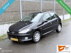 Peugeot 206 - 1.4 Forever NAP/AIRCO/NETTE AUTO/DISTRIBUTIERIEM VERVANGEN