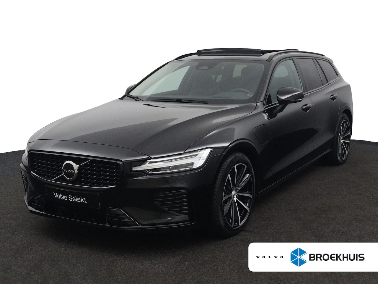 Volvo V60 - T6 Plug-in hybrid AWD Ultra Dark | Panoramadak | Adaptieve LED | Trekhaak | Harman/Kardon - AutoWereld.nl