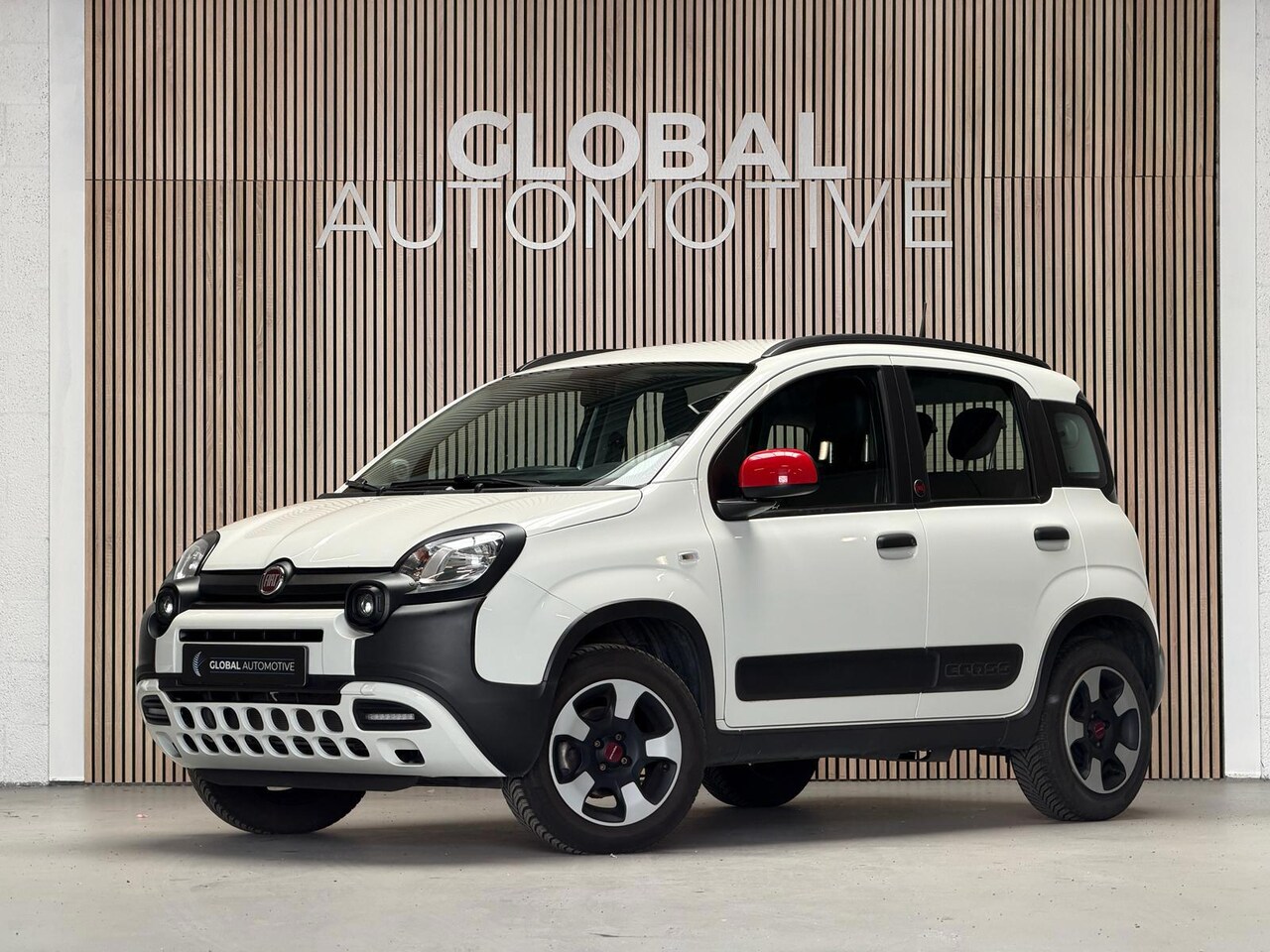 Fiat Panda - 1.0 Hybrid RED Cross - PDC - CLIMATE - DAB - AutoWereld.nl