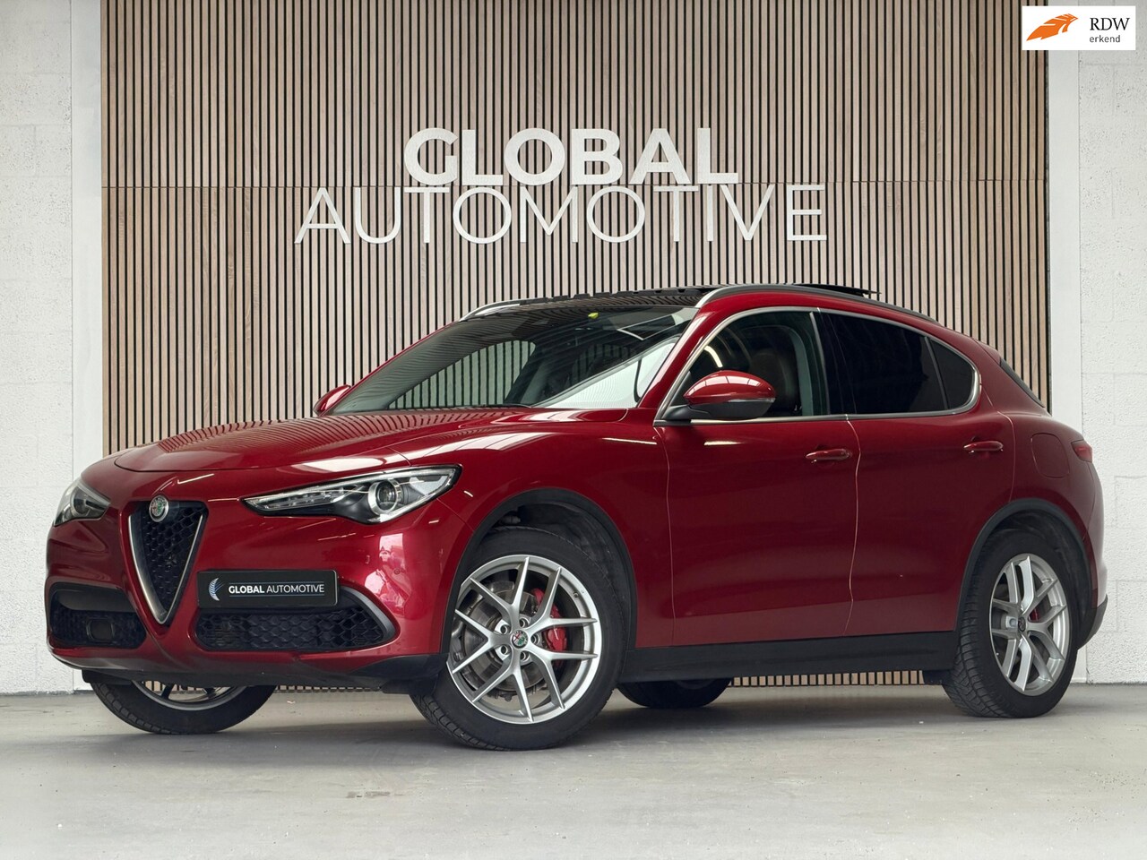 Alfa Romeo Stelvio - 2.0 T AWD First Edition 280PK - SCHUIFDAK - HARMAN KARDON - LEER MET MEMORY STOELEN - ROSS - AutoWereld.nl