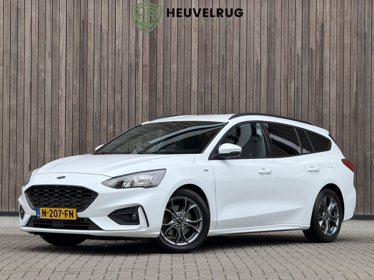 Ford Focus Wagon - 1.0 EcoBoost ST-LINE | WINTERPAKKET | GETINT GLAS - AutoWereld.nl