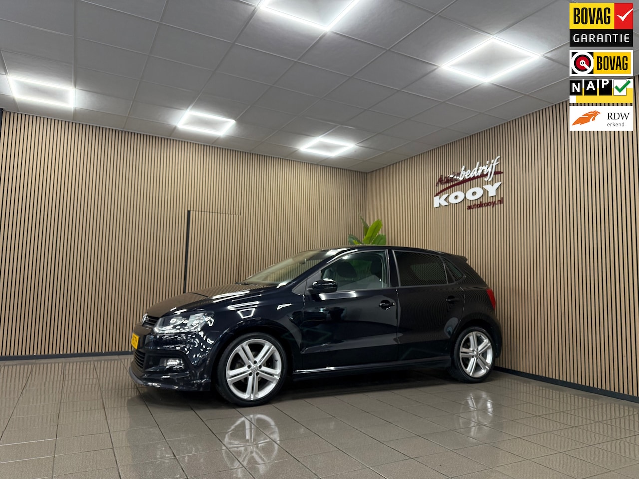 Volkswagen Polo - 1.2 TSI R-Line * Navigatie / 17" LM Velgen / Parkeersensoren / NL Auto * - AutoWereld.nl