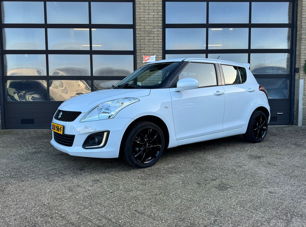 SUZUKI SWIFT