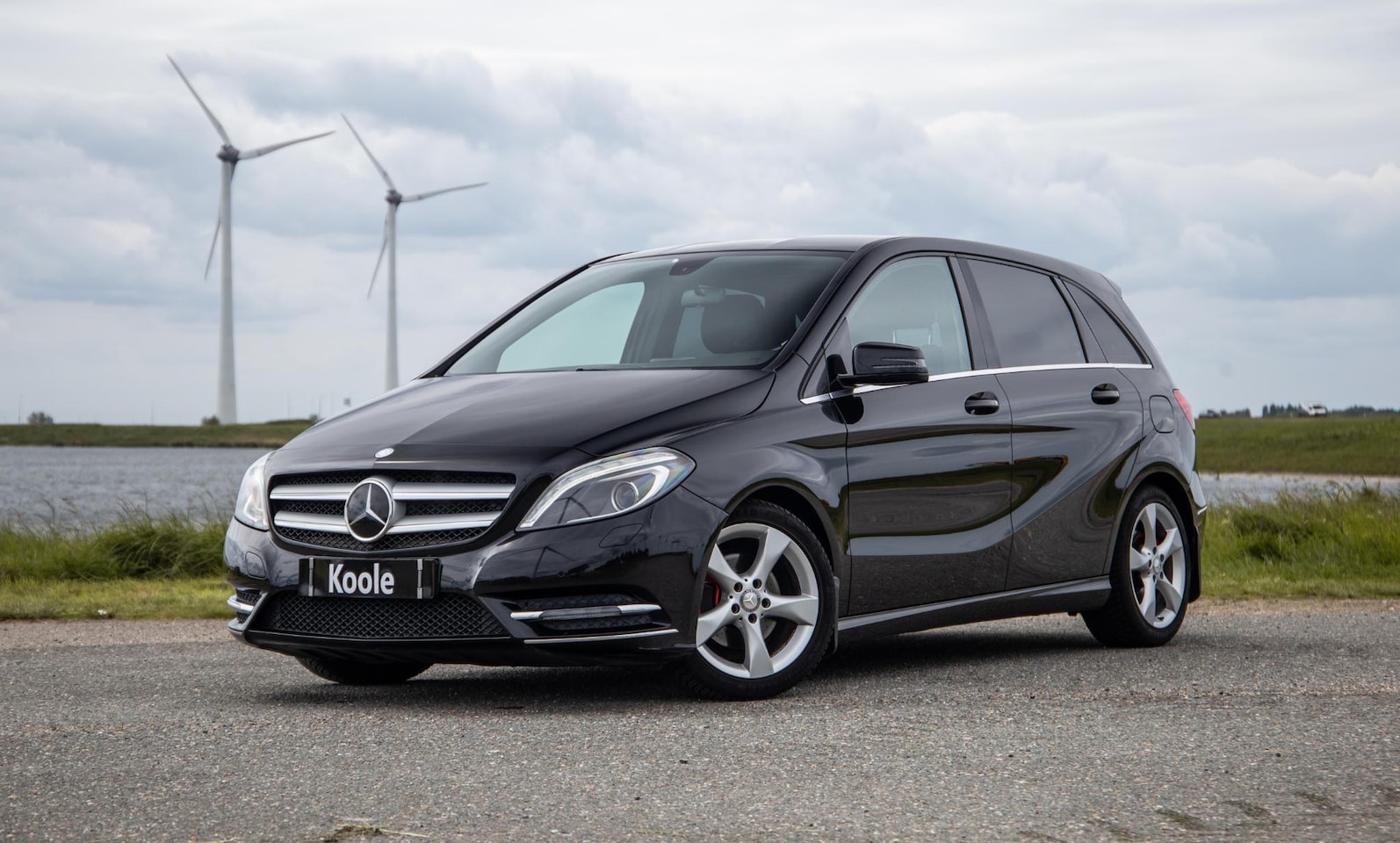 Mercedes-Benz B-klasse - 180 Ambition AUTOMAAT / CRUISE CONTROLE / NAVI / TREKHAAK / LEER - AutoWereld.nl