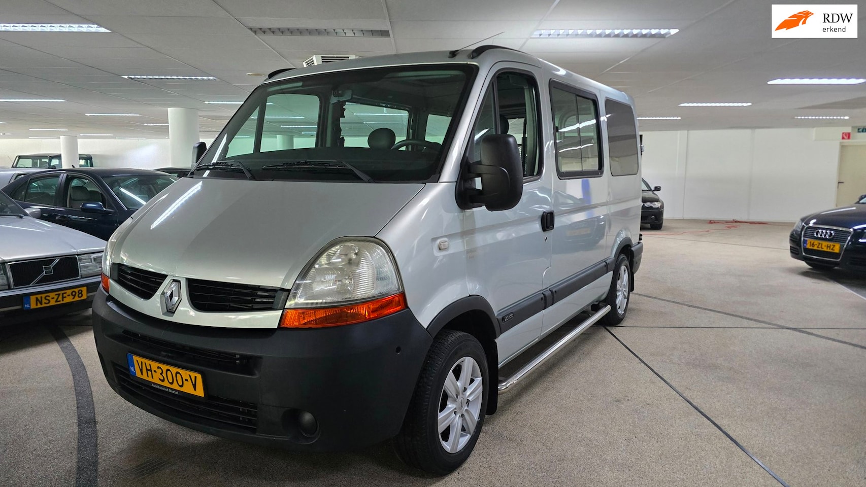 Renault Master - T28 2.5 dCi L1H1 rolstoelbus alles automatisch+ 4 personen Airco - AutoWereld.nl